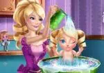 Księżniczka Barbie dać dziecku kąpiel